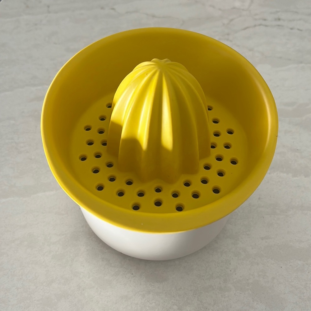 Citrus juicer with bowl set